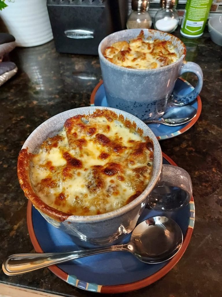 Francuska zupa cebulowa z ryżem
