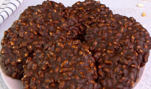 Ciasteczka bez pieczenia: szybki przepis na pyszne desery!
