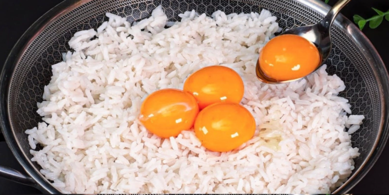 Przygotuj jajka i ryż w ten sposób, a efekt końcowy będzie niebiański!