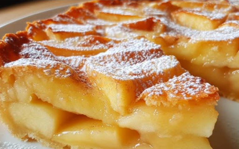 Klasyczny francuski tort jabłkowy (Gâteau Invisible aux Pommes)