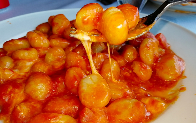 Sznurek kuchenny i rękaw cukierniczy do przygotowywania gnocchi (i churros) w domu