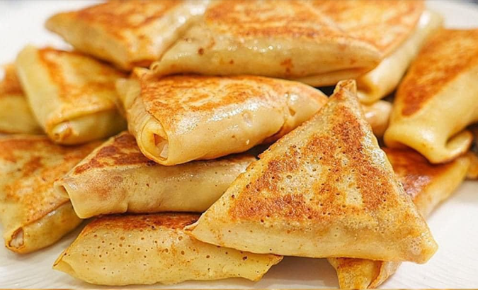 Przyrządzamy naleśniki jak czebureki z mięsem: jest w nich tyle soku, że wylewa się jak z chinkali