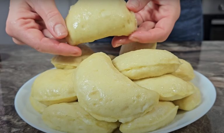 Delikatne pierogi bez jajek i masła. Ciasto jest jak puch bez drożdży