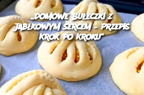 „Domowe Bułeczki z Jabłkowym Sercem – Przepis Krok po Kroku”