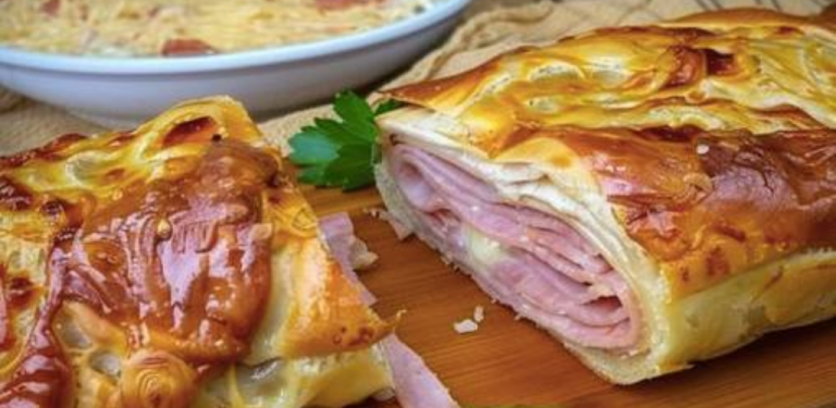 Strudel z ciasta francuskiego z szynką, bardzo smaczny i z przyjemnością go powtórzymy