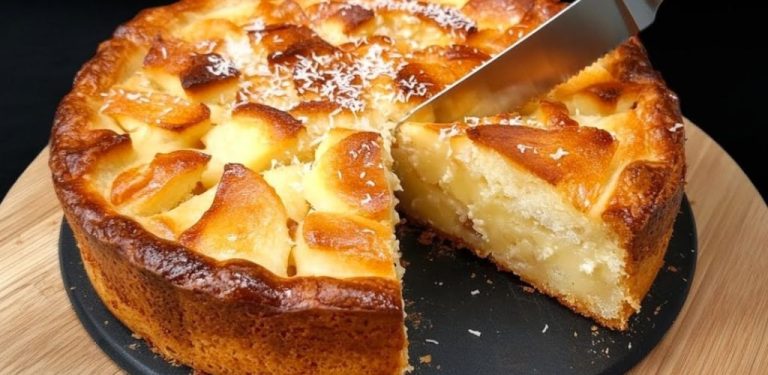 Ciasto jabłkowe z miodem i wiórkami kokosowymi