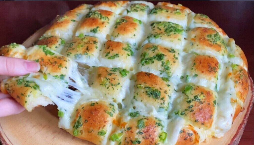 Idealny chleb z mozzarellą i czosnkiem
