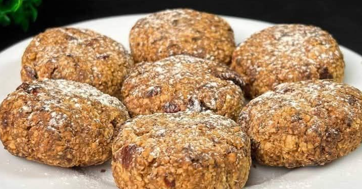 Ciasteczka owsiane z żurawiną, orzechami włoskimi i skórką cytrynową