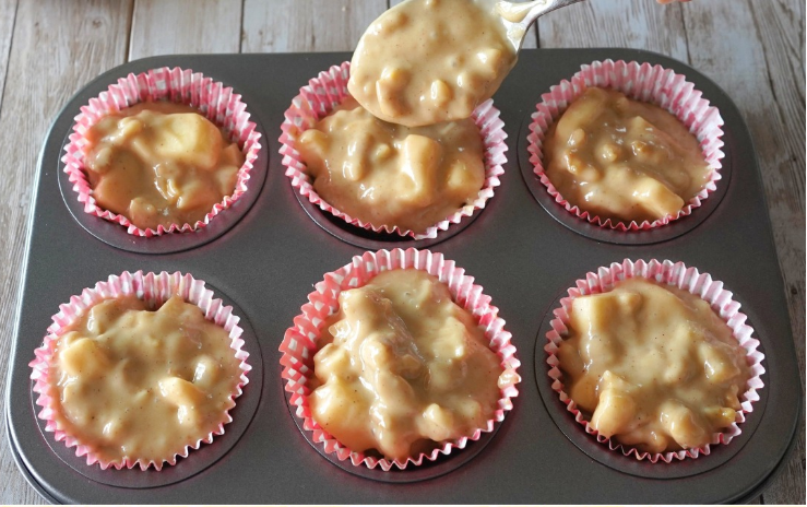 Łatwe i miękkie muffiny jabłkowo-orzechowe w jednej misce