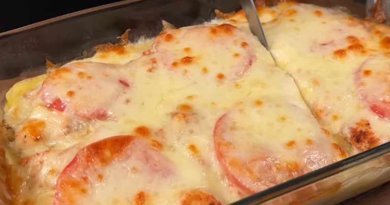 Pieczony filet z kurczaka z sałatką ziemniaczano-warzywną