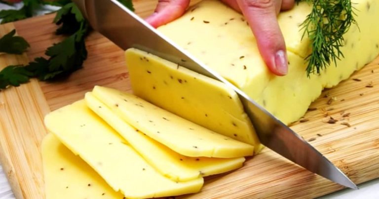 Domowy twardy ser w 30 minut – smaczniejszy niż kupiony w sklepie!