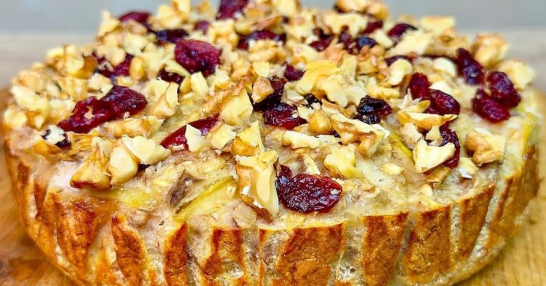 Zdrowe ciasto owsiane z jabłkami i bananami – idealne, zdrowe śniadanie!