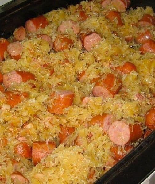 Kiełbasa polska Kiszona kapusta i ziemniaki