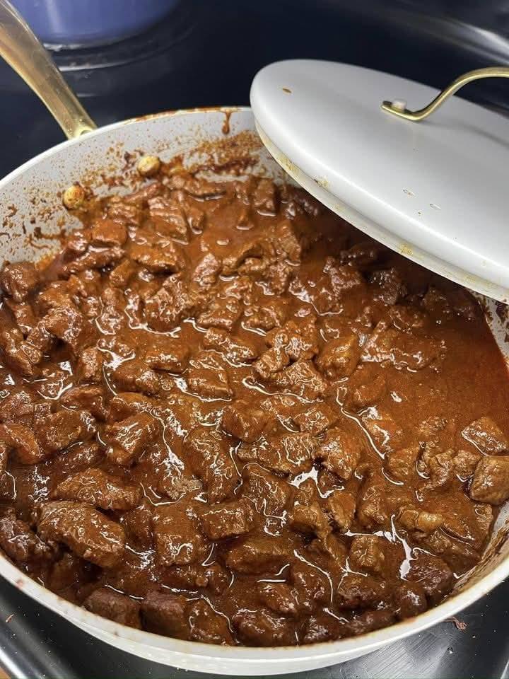 Carne Guisada z tortillami podłogowymi