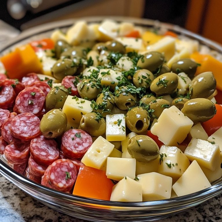 Antipasto z Oliwkami, Serem w Marynowanym Salami: Idealny Przystawkowy Hit