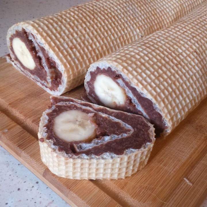 Rolada waflowa z bananem – szybki i smaczny deser bez pieczenia dla całej rodziny