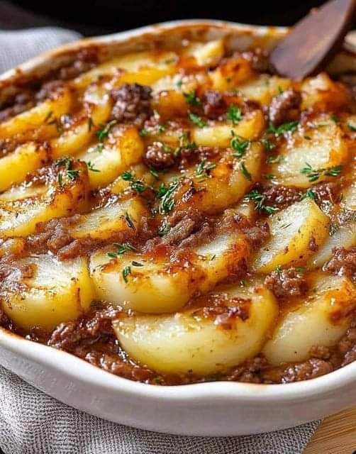 Pożywna zapiekanka z mięsa mielonego i ziemniaków