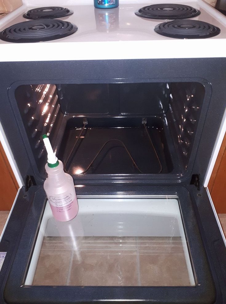 Najlepszy domowy środek do czyszczenia piekarników – bez użycia agresywnych środków chemicznych!