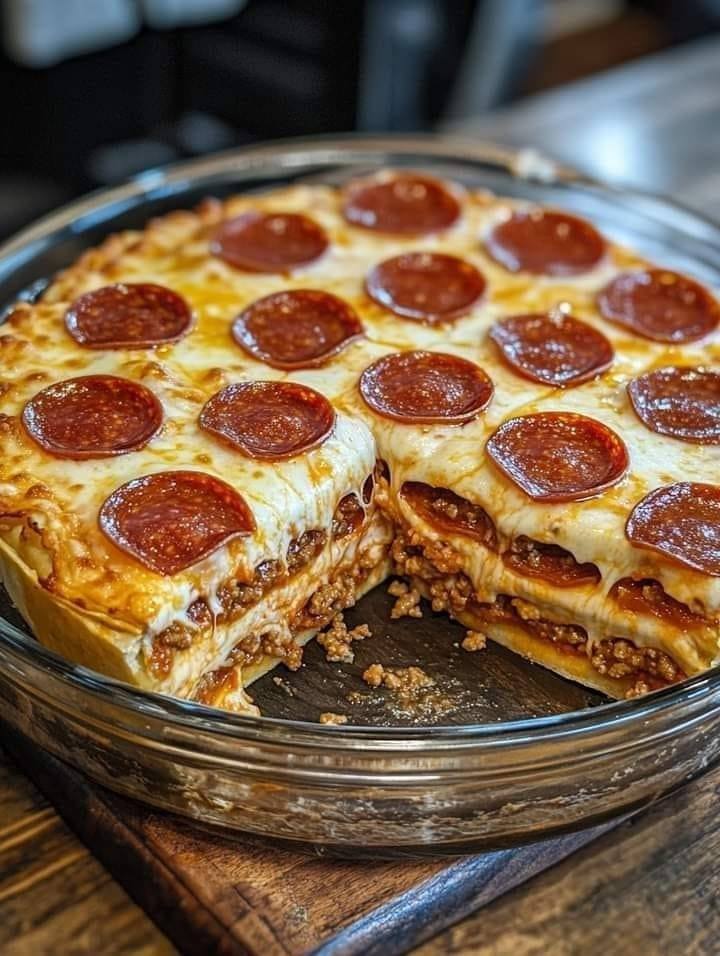 Przenieś swój wieczór z pizzą na nowy poziom z tą potrójną pizzą, która zachwyci wszystkich