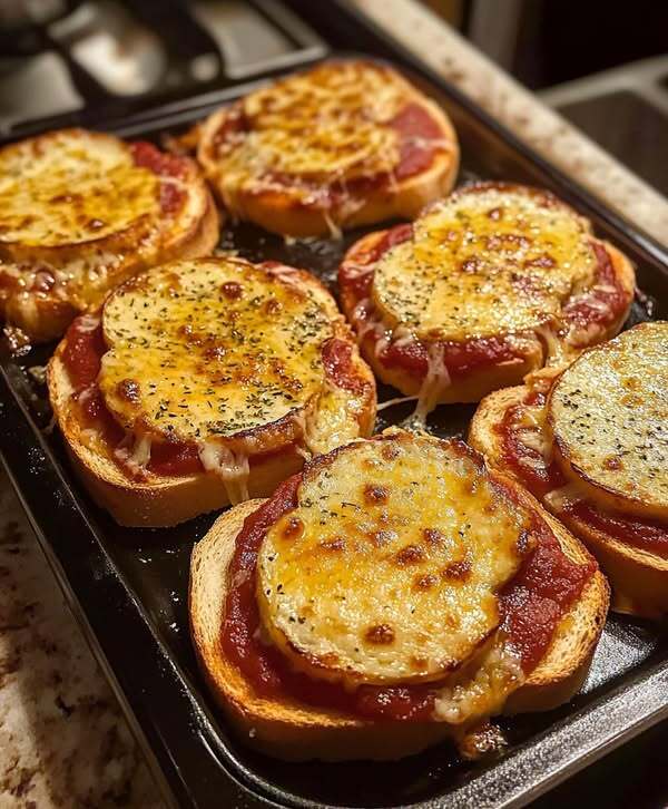 Przepis na pizzę z grzankami czosnkowymi