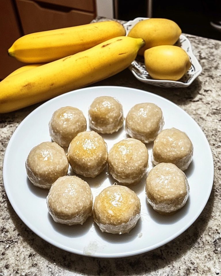 Kulki energetyczne z bananem i cynamonem bez pieczenia | Przepis na zdrową przekąskę