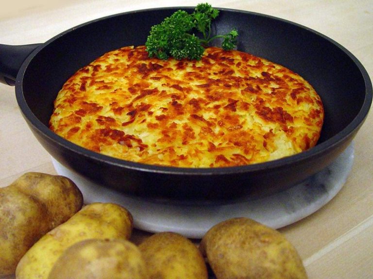 Tradycyjne rösti (placki ziemniaczane)