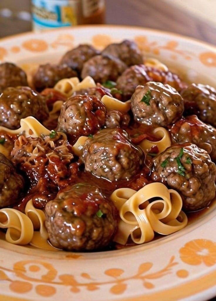 Domowy Komfort na Talerzu: Klopsiki Salisbury Steak w Aromatycznym Sosie