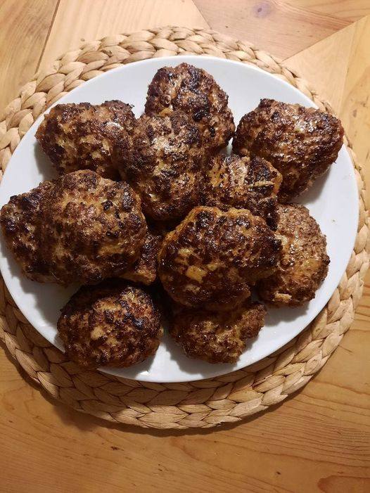 Klopsiki jak u babci: Przepis na domowy smak, który zawsze rozgrzewa serce”