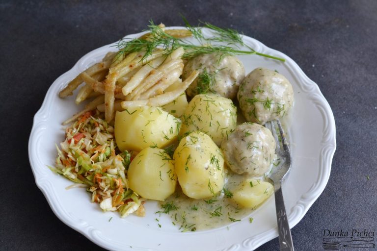 Delikatne klopsiki w aromatycznym sosie koperkowym – idealny obiad na każdą okazję