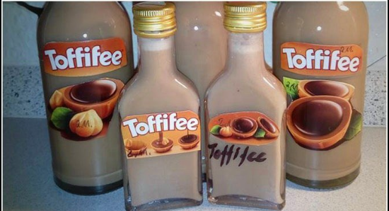 Likier Toffifee przygotowany w mgnieniu oka! 120 g brązowego cukru 20 Toffi…