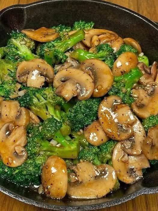 Przepis na sauté z brokułami i pieczarkami