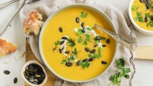Kremowa Zupa z Żółtej Papryki – Delikatna i Aromatyczna Wersja Zupy na Chłodne Dni