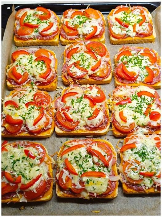 Chrupiący Toast z Pomidorami i Mozzarellą: Przepis na Prosty i Smaczny Obiad