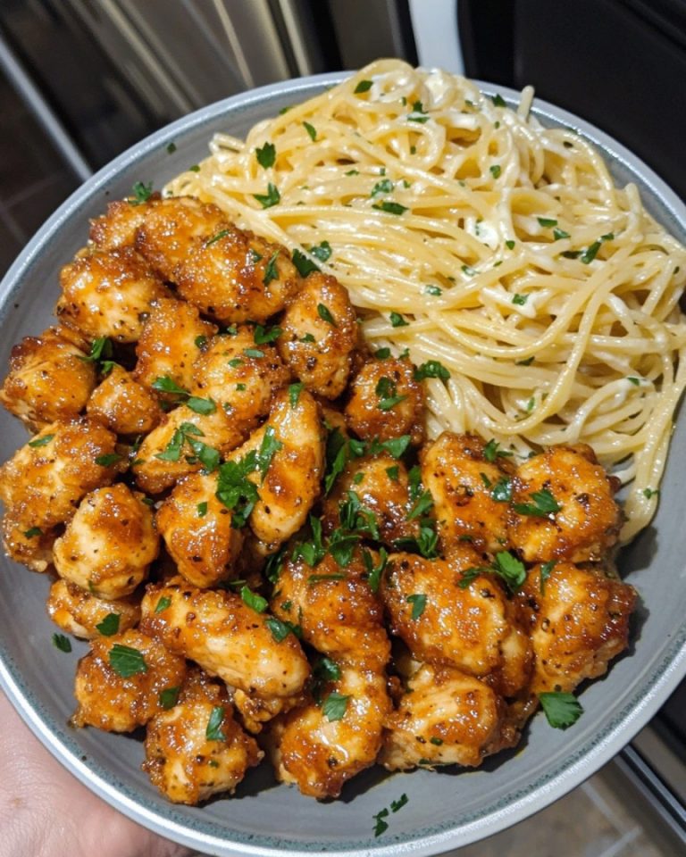 Smażone Kawałki Kurczaka w Maśle Czosnkowym z Cytrynowo-Parmezanowym Makaronem Spaghetti