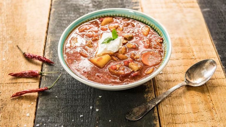 ZUPA GULASZOWA – NAJLEPSZY PRZEPIS