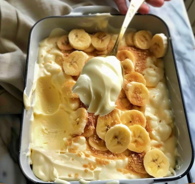 Klasyczny kremowy budyń bananowy