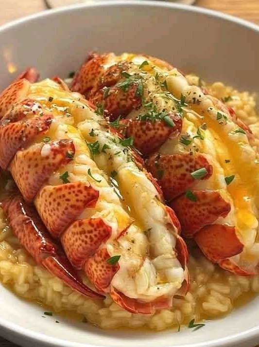 Morska Delicja: Homary i Przegrzebki w Aromatycznym Maśle Czosnkowym