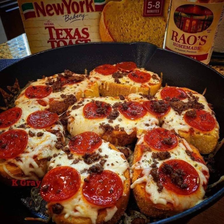 Pizza z pieczywem czosnkowym