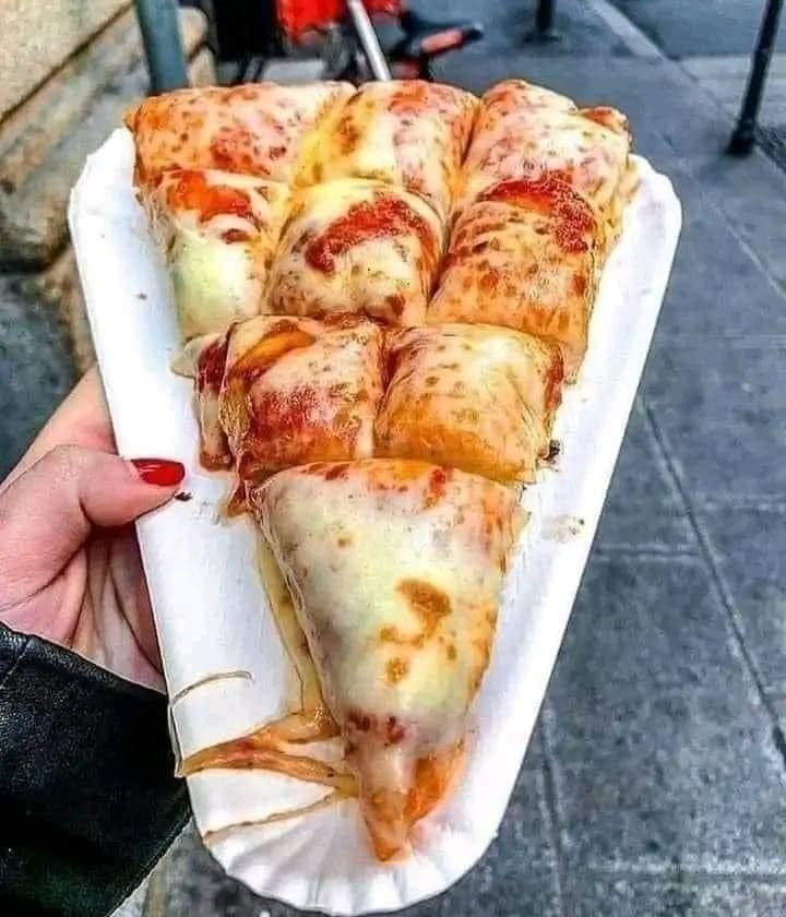 Nieodparta domowa pizza deep dish w stylu Chicago: klasyka z Wietrznego Miasta