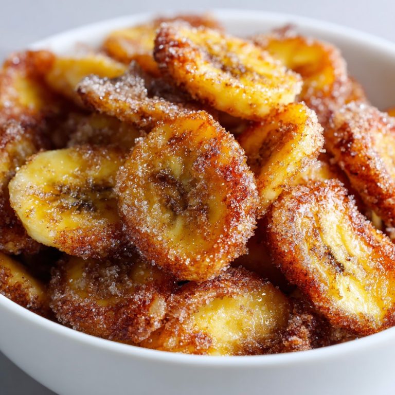 Łatwe chipsy bananowe z cynamonem i cukrem z frytkownicy powietrznej