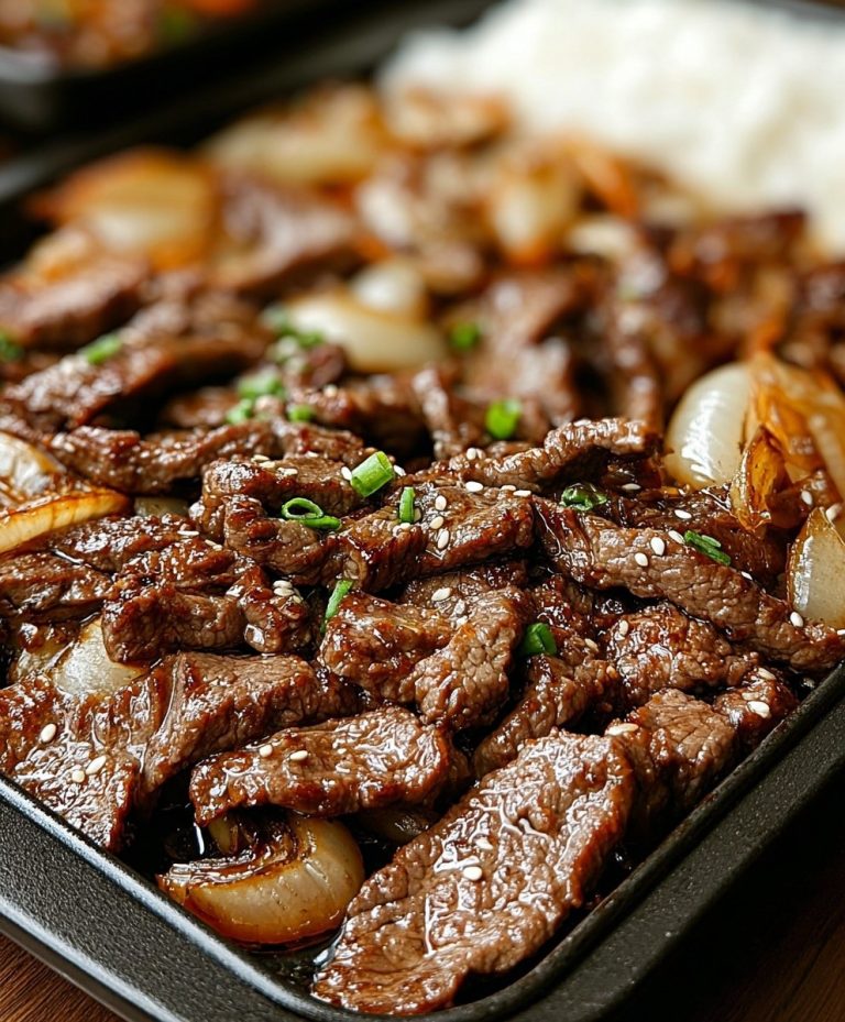 Koreańskie bulgogi wołowe gotowane na talerzu