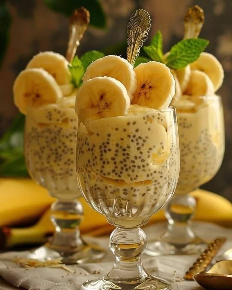 Rozpocznij dzień dawką szczęścia. Nasz pudding bananowo-chia to dokładnie to, czego potrzebujesz, aby nadać potrawie słodki i zdrowy charakter
