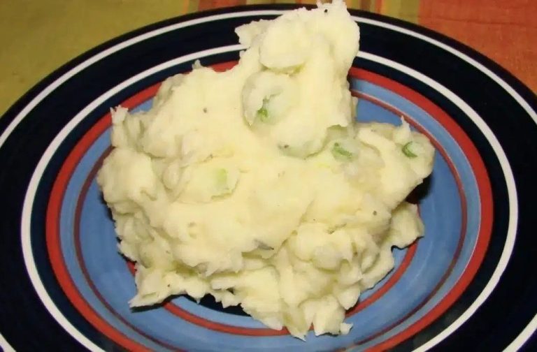 Dlaczego gotowanie ziemniaków w wodzie niszczy puree ziemniaczane? Sekret kremowych ziemniaków na najwyższym poziomie.