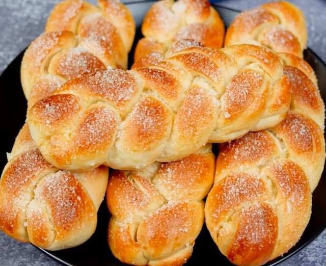 Pleciony chleb brioche: miękki i aromatyczny, pyszna przekąska!
