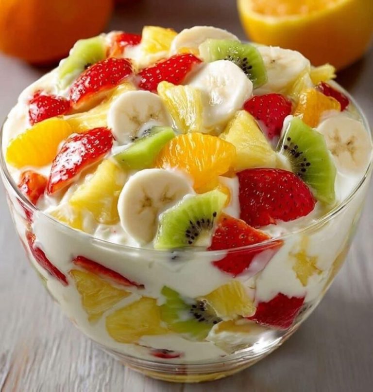 Ensalada cremosa de frutas tropicales