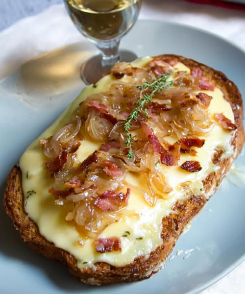 “Melting Fogezen Tartine: Górska uczta pełna smaku”