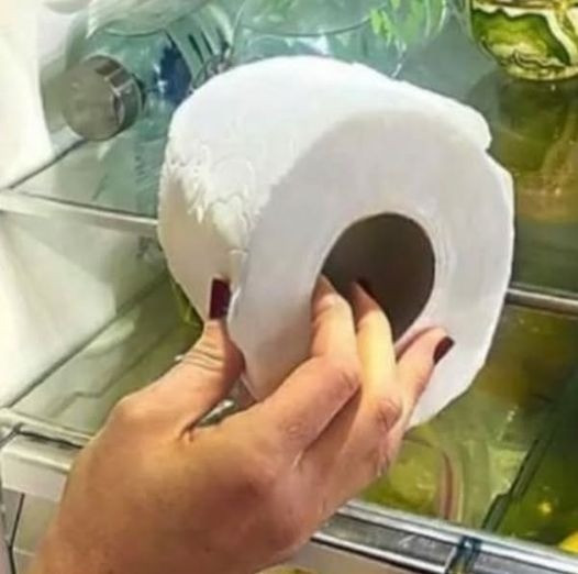 Dlaczego ludzie trzymają rolkę papieru toaletowego w lodówce