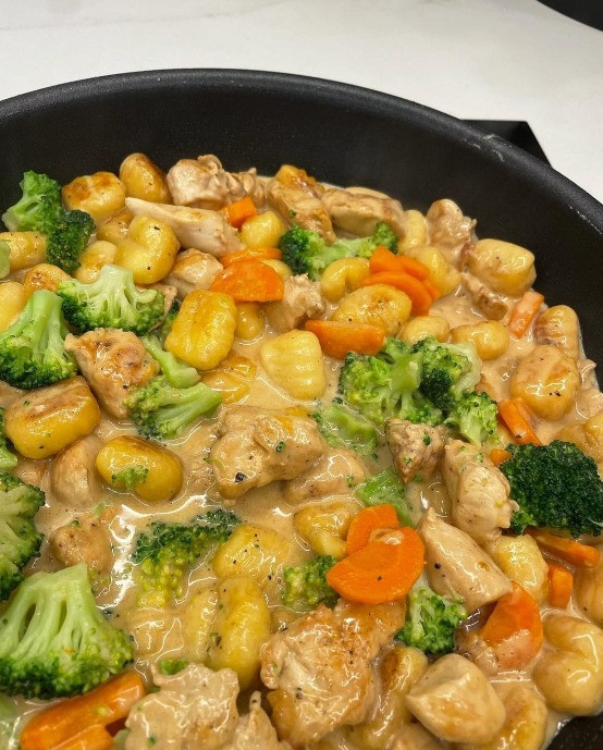 Gnocchi z Hühnerfleisch Brokkoli und Karotten