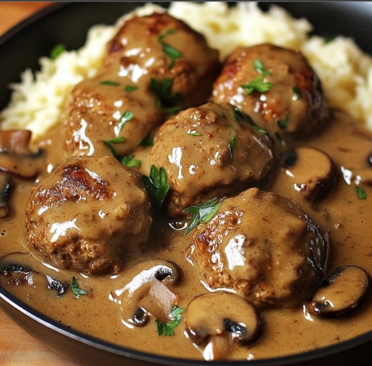 Boulettes de Viande z sosem Crémeuse aux Champignons