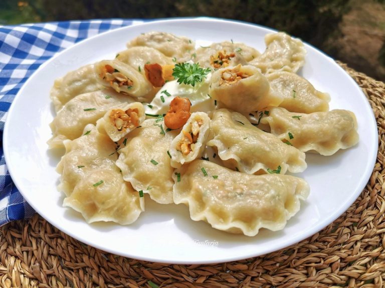 Leśne smaki w kuchni: Domowe pierogi z kurkami – przepis na sezonowe rarytasy